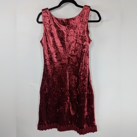 NICOLE by Nicole Miller Crushed Velvet Sleeveless Dress - Picture 6 of 6